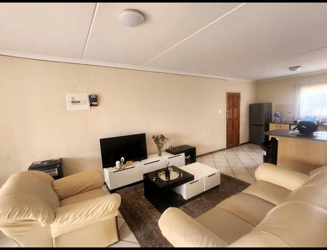 2 BEDROOM APARTMENT FOR SALE IN HEUWELOORD